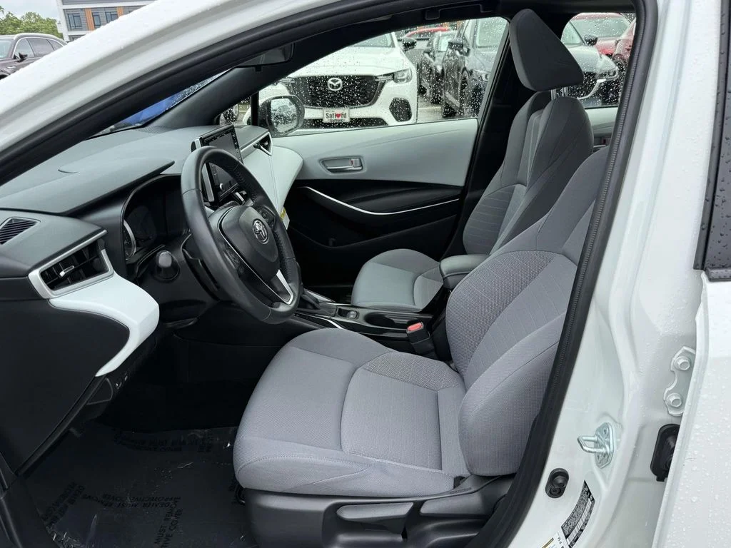 Used 2021 White Toyota SE image 14