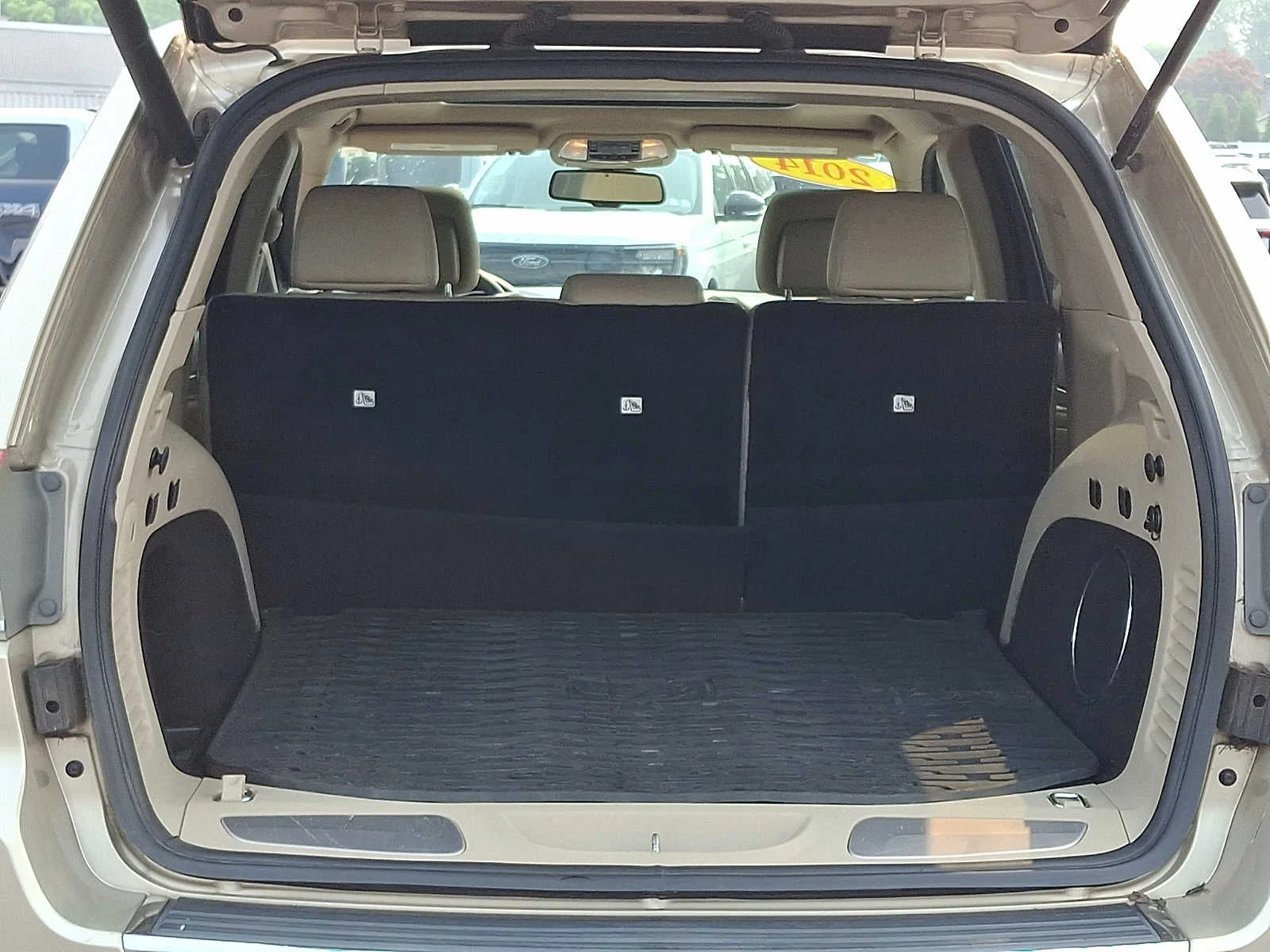 Used 2014 Cashmere Pearlcoat Jeep Limited image 29