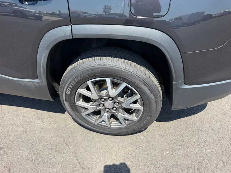 Certified Used 2020 Carbon Black Metallic GMC SLE image 8