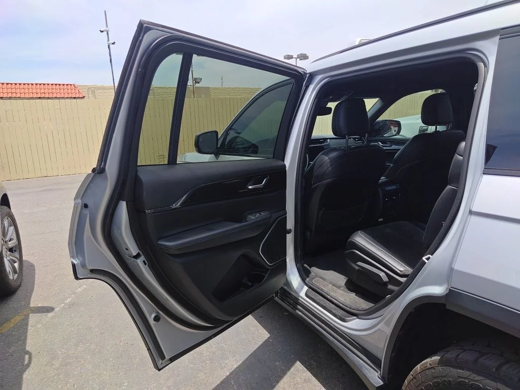Used 2021 Silver Jeep Altitude image 17