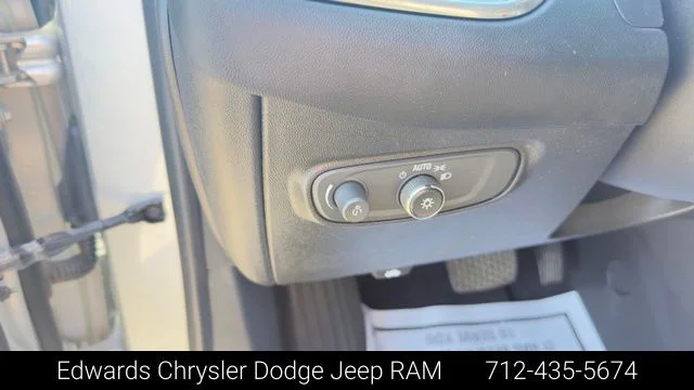 Used 2019 Silver Chevrolet LT image 17