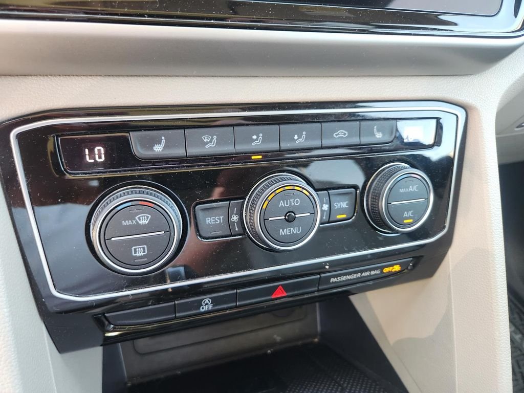2023 Volkswagen Atlas SE w/Tech - Photo 18