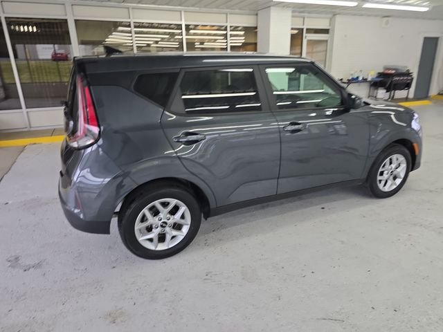 Used 2025  Kia LX image 6
