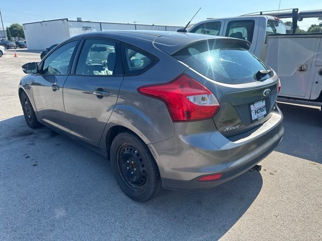 Used 2012 Grey Ford SE image 4