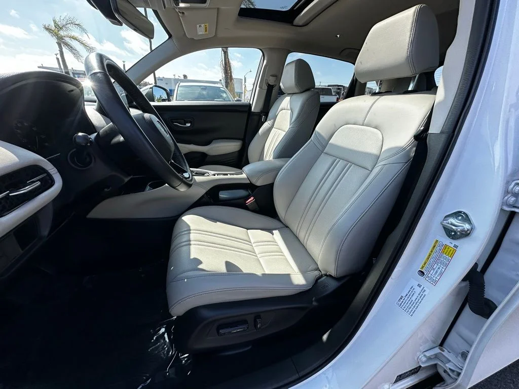 Used 2025 White Honda EX-L image 19