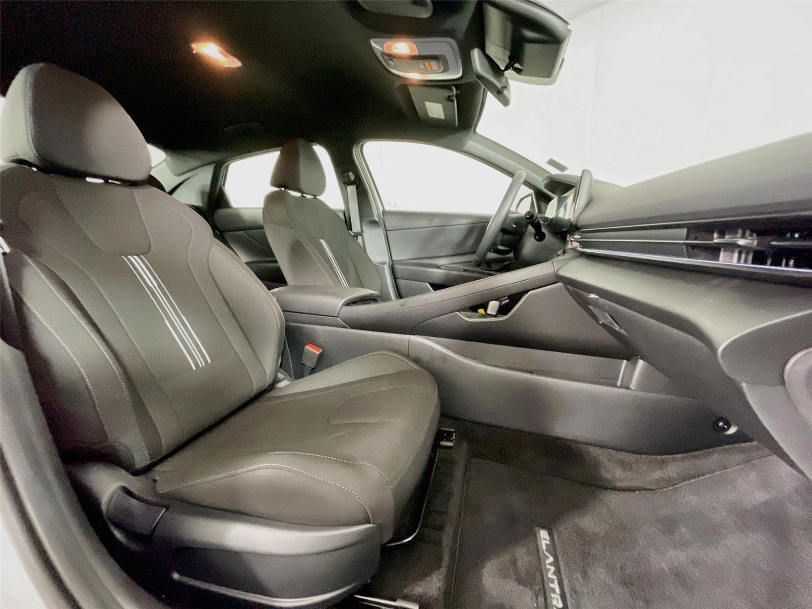 Used 2026 Serenity White Hyundai SEL Sport image 31