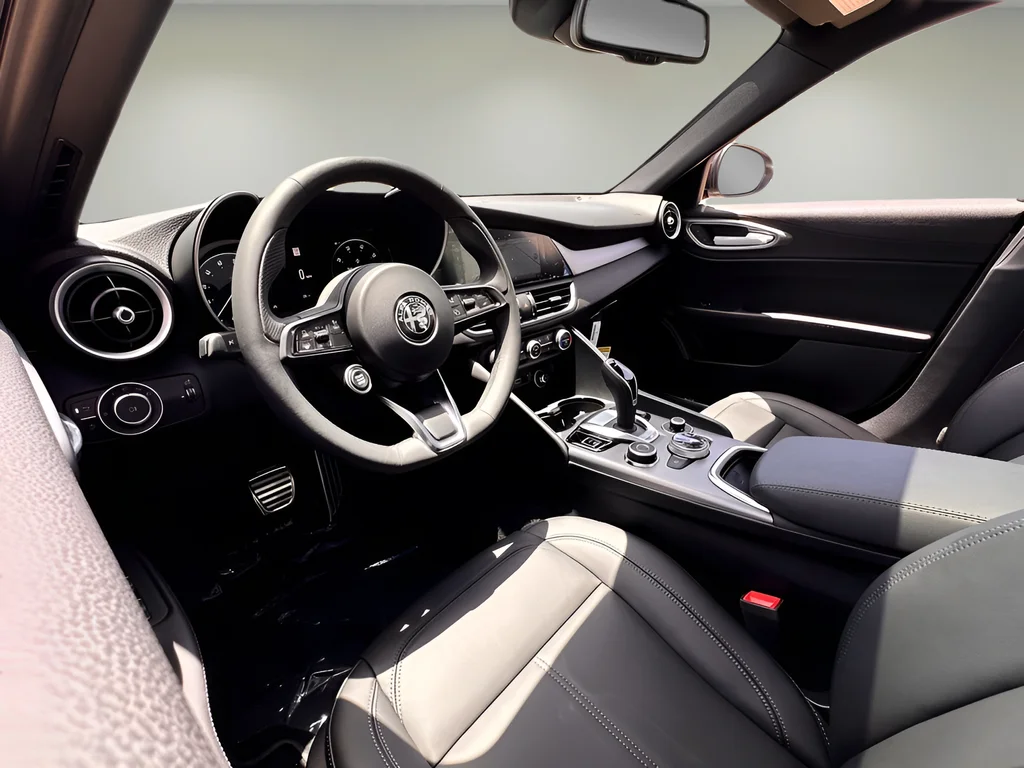 2026 Alfa Romeo Giulia Base - Photo 17