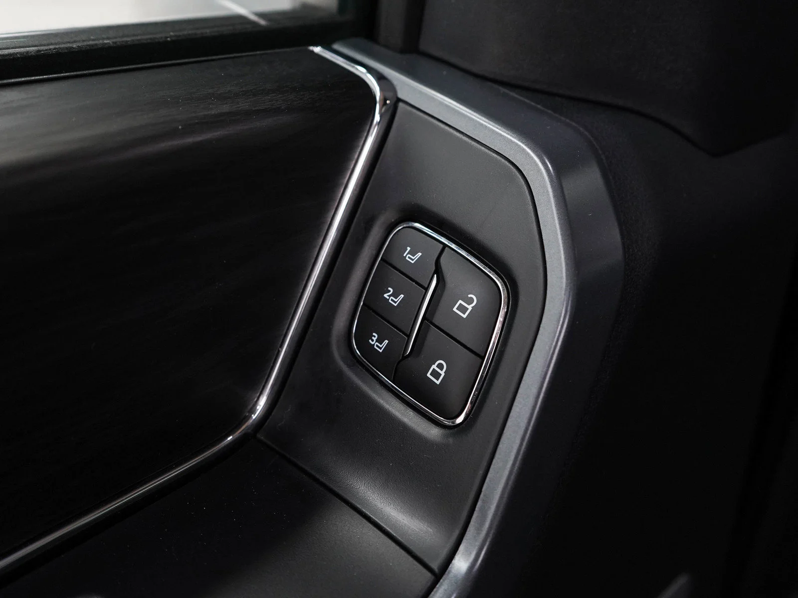 Used 2024 Gray Ford LARIAT image 23