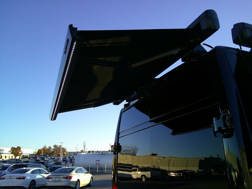 Used 2024 Black RAM High Roof image 17