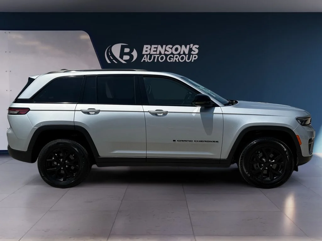 Used 2025 Silver Jeep Altitude image 6