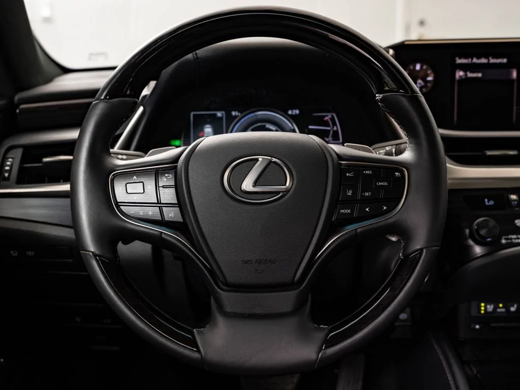Certified Used 2020 OBSIDIAN Lexus 300h Ultra Luxury image 41
