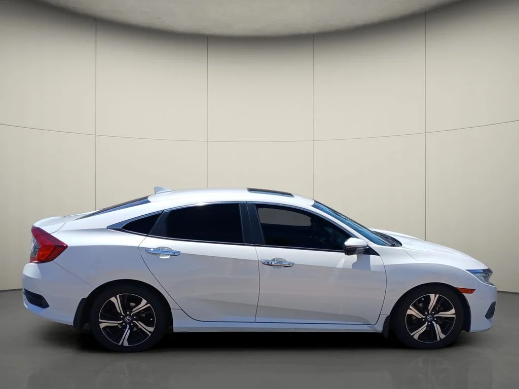 Used 2017 White Orchid Pearl Honda Touring image 8