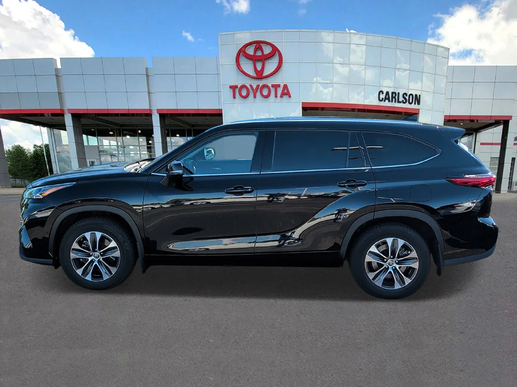 Used 2021 Toyota Highlander XLE with VIN 5TDGZRBH3MS534902 for sale in Minneapolis, Minnesota