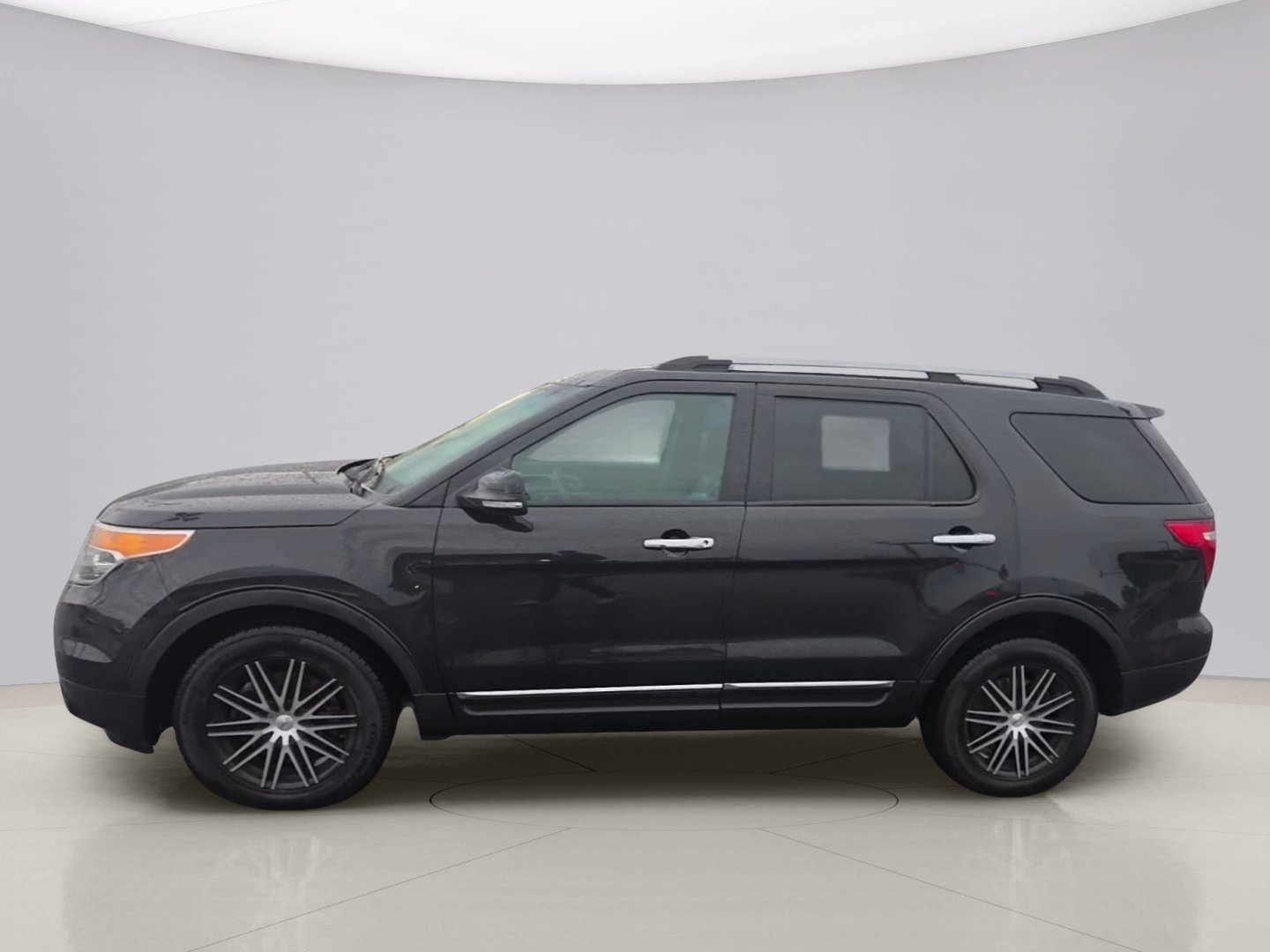 Used 2015 Black Ford XLT image 2