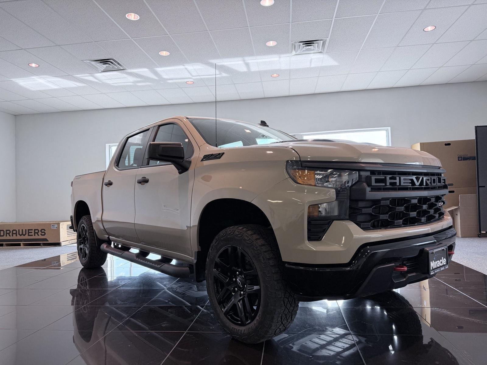 Used 2023 SAND DUNE METALLIC Chevrolet Custom Trail Boss image 9