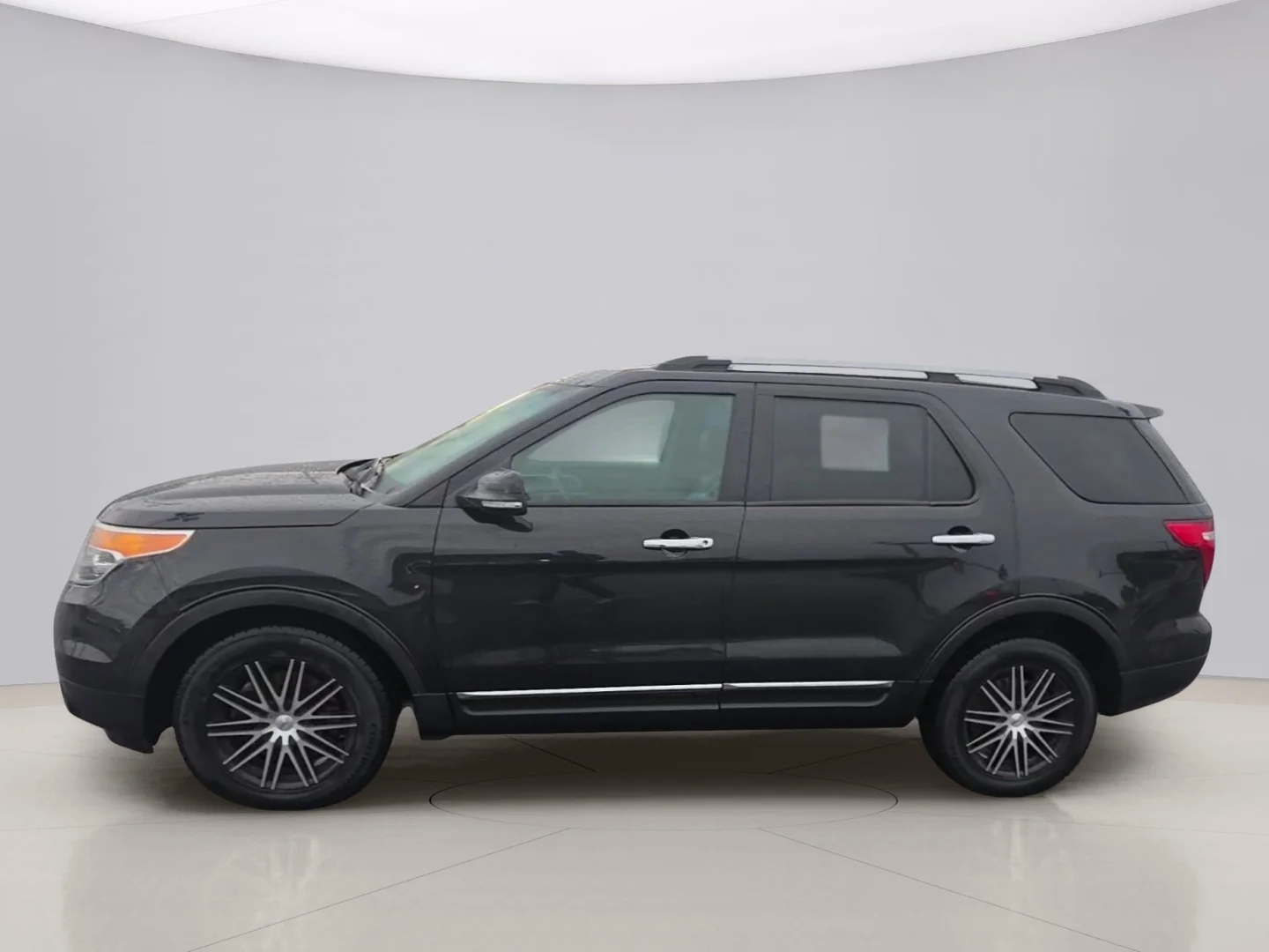 Used 2015 Black Ford XLT image 2