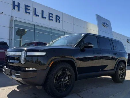 Used 2024 Midnight Rivian Adventure image 3