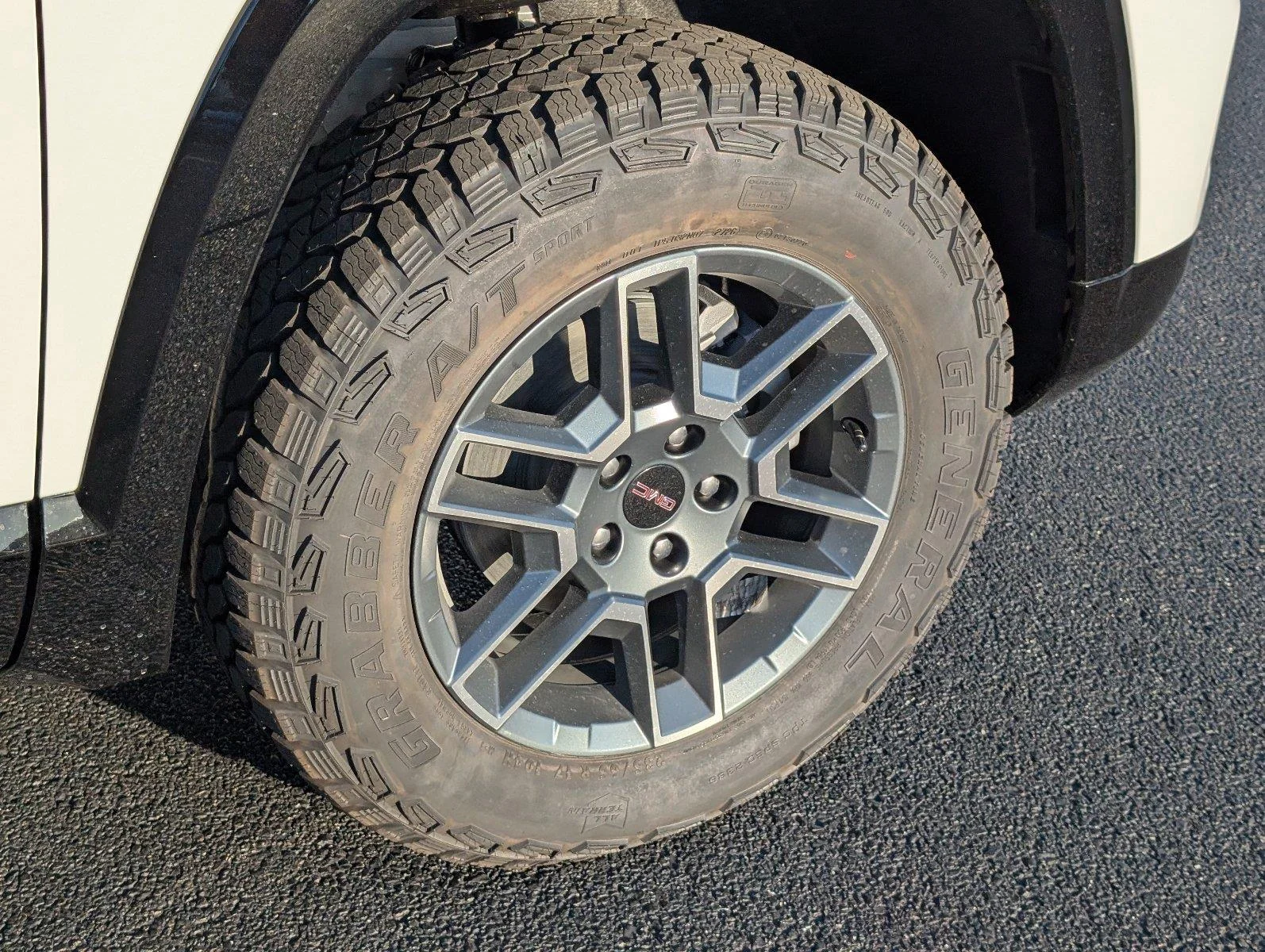 New 2027 Summit White GMC AT4 image 34