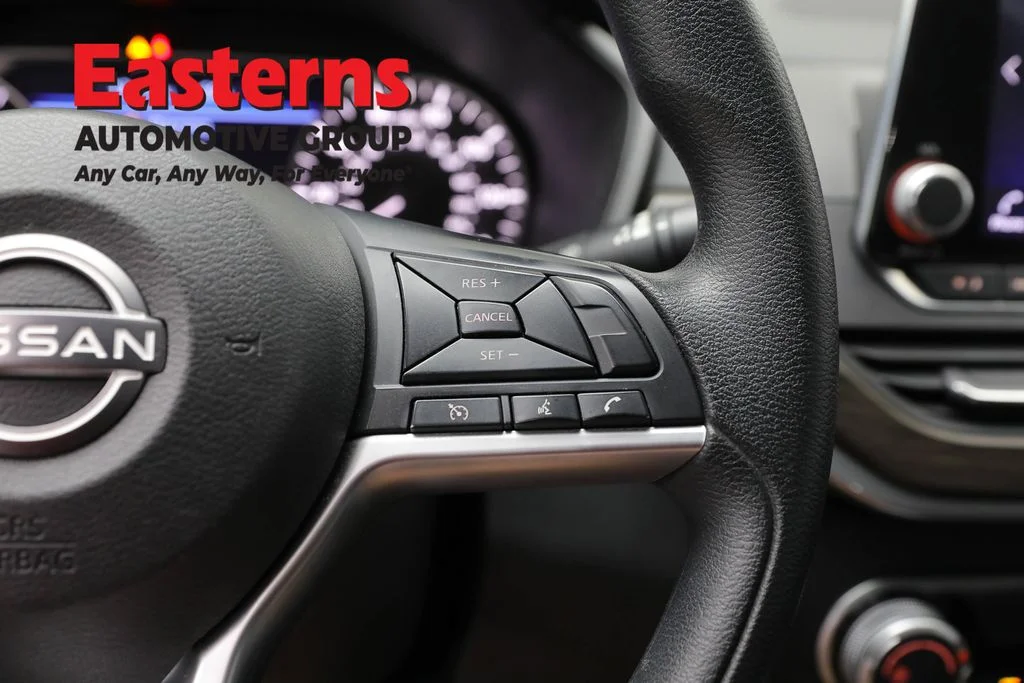 Used 2023 Red Nissan 2.5 SV image 16