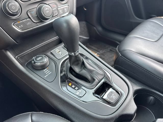 Used 2021 Gray Jeep Altitude 4x4 image 9