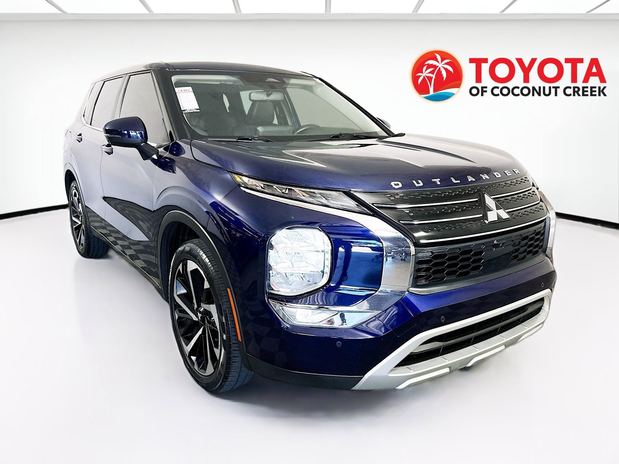 2023 Mitsubishi Outlander thumbnail 3