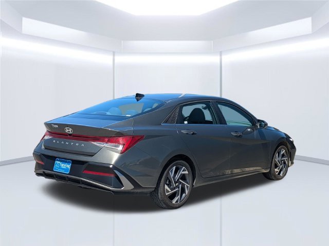 Used 2025 Gray Hyundai SEL Convenience image 6