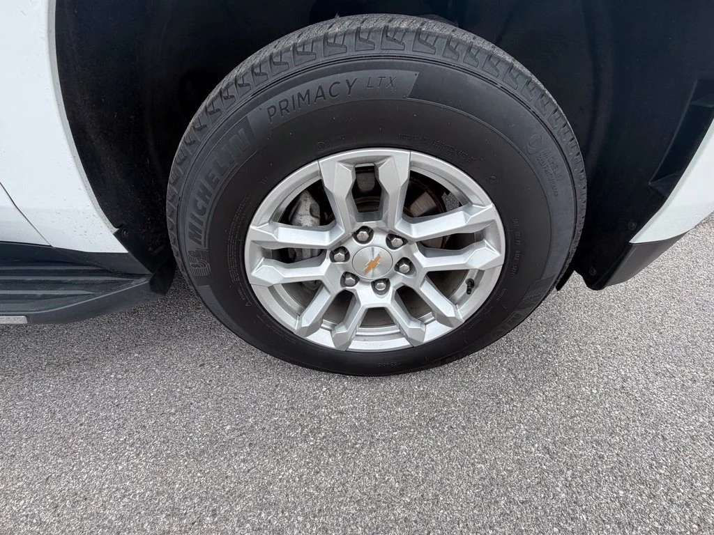 Used 2025 Summit White Chevrolet LT image 17