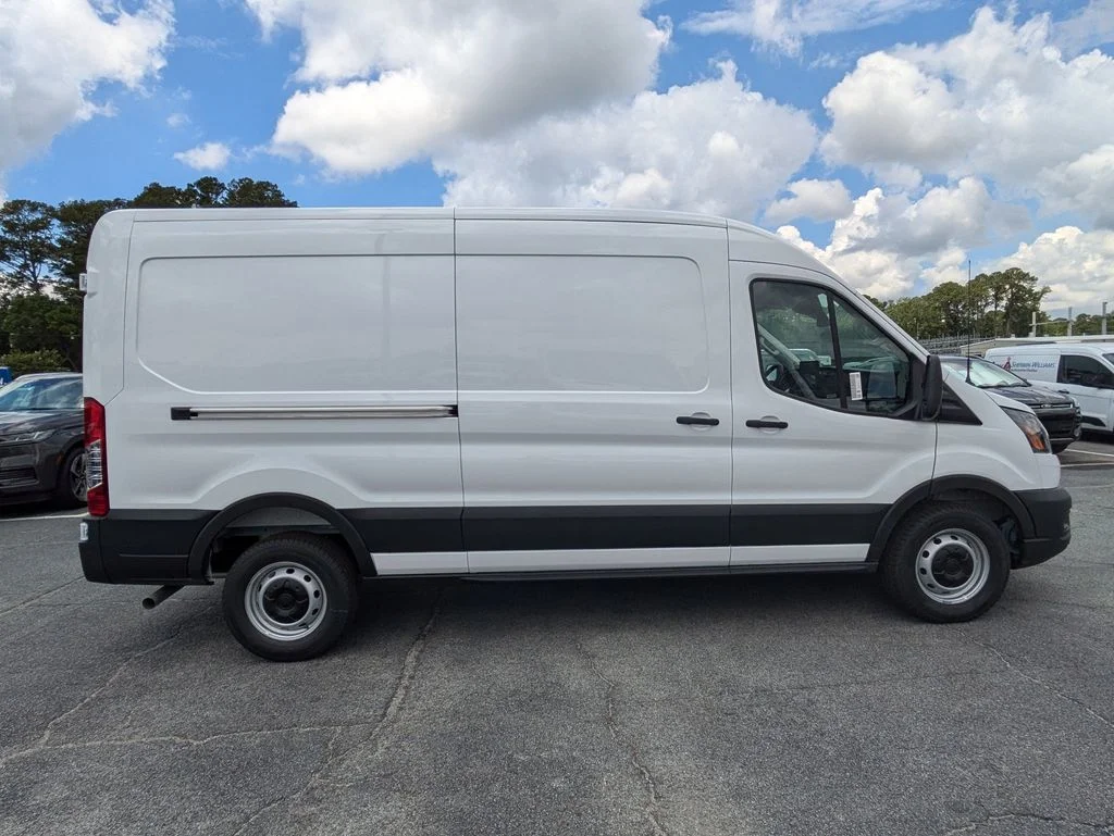New 2026 Oxford White Ford Base image 3