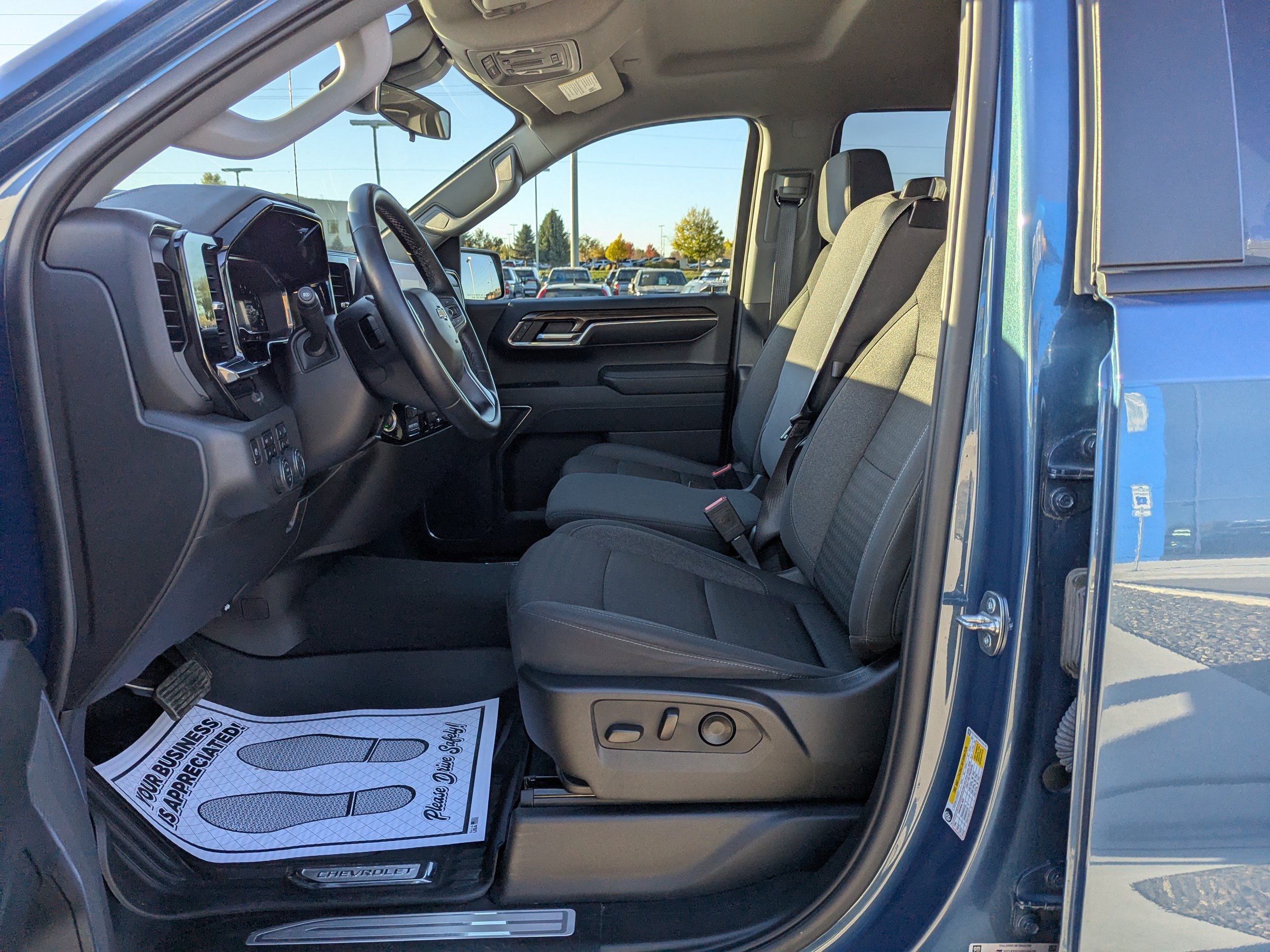 2024 Chevrolet Silverado 1500 LT - Photo 11