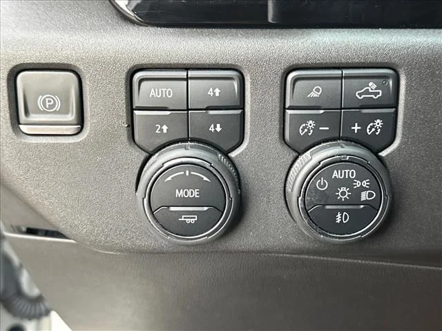 Used 2023 White Chevrolet ZR2 image 27