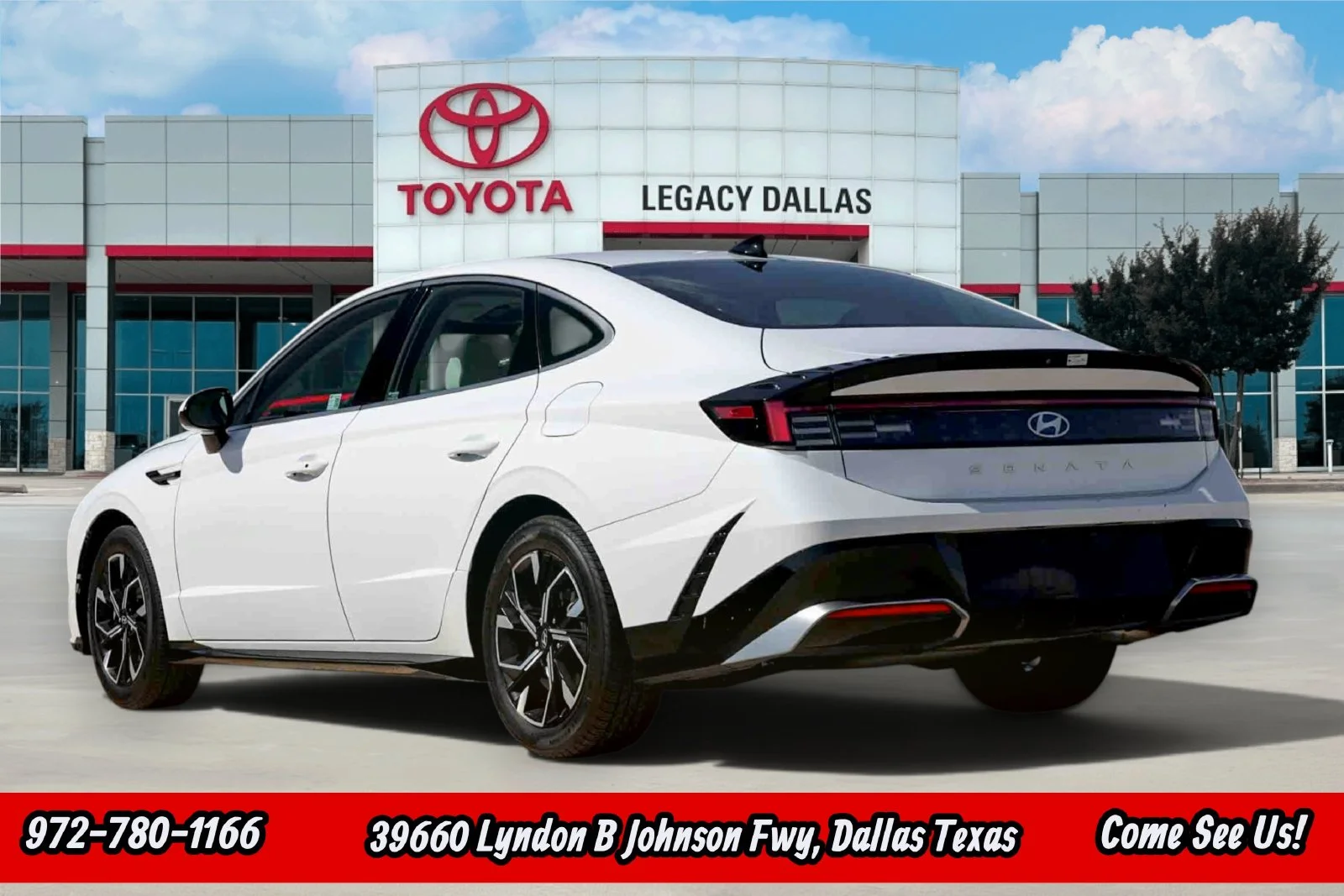 Used 2025 White Hyundai SEL image 7