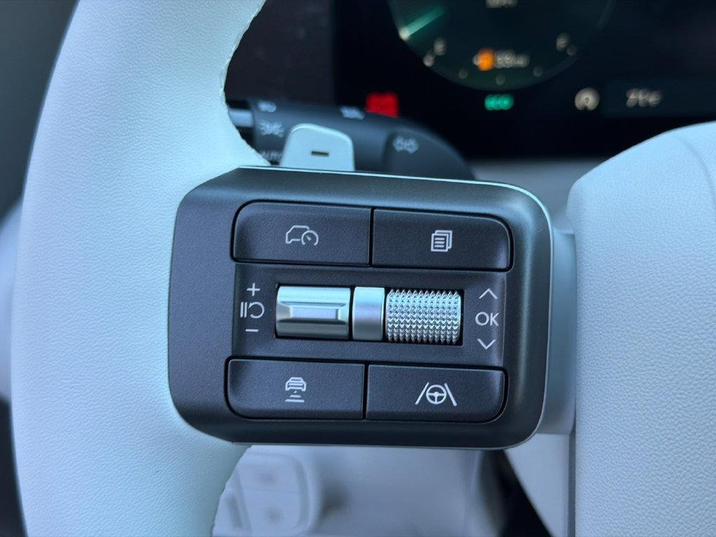 New 2027 White Hyundai SEL FWD image 25