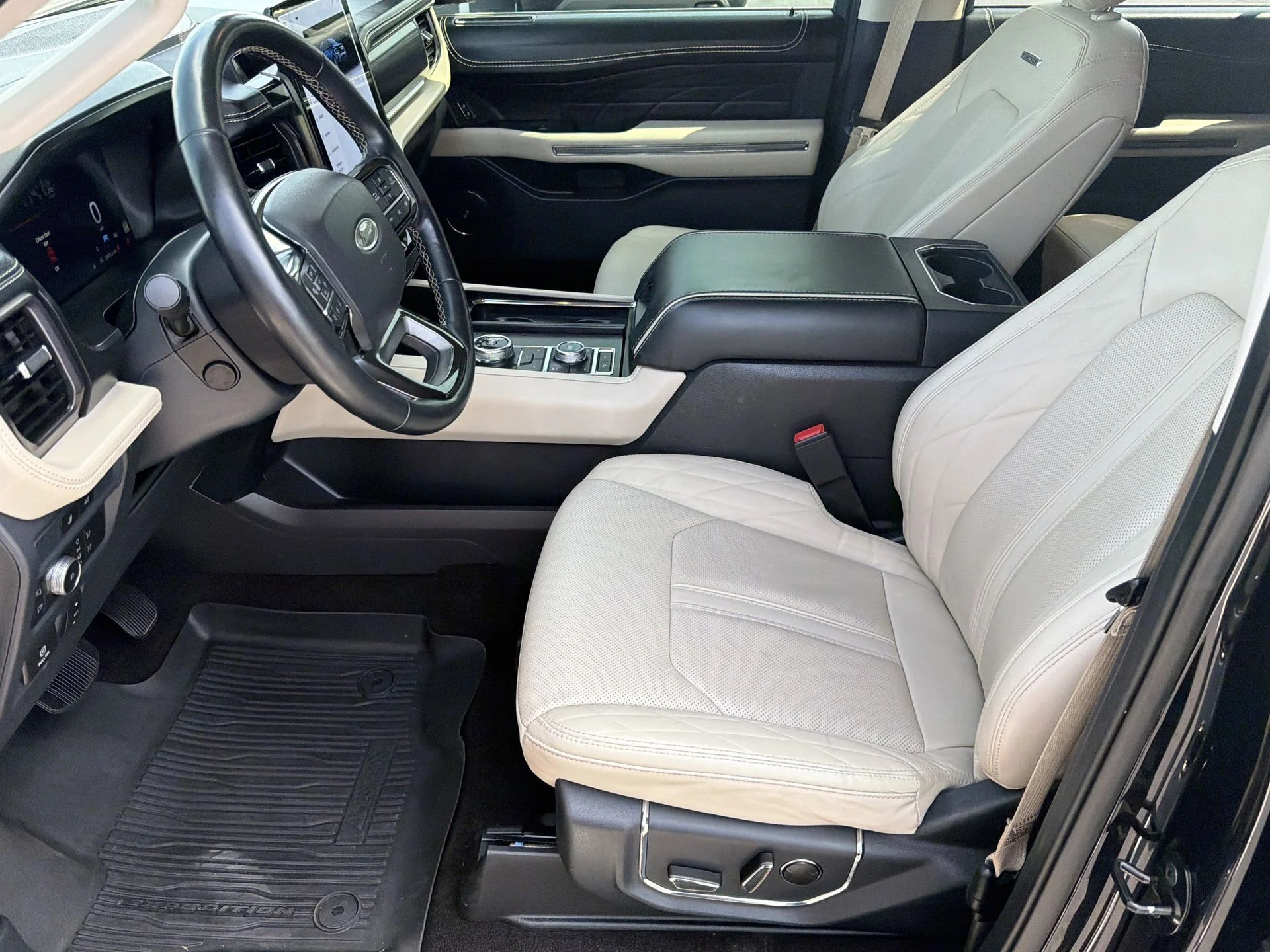 Used 2022 Black Metallic Ford Platinum image 36