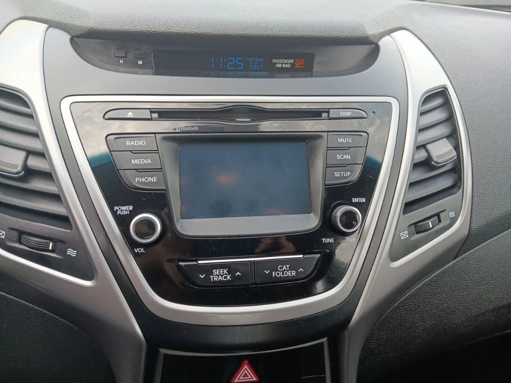 Used 2015 Titanium Gray Metallic Hyundai Limited image 23