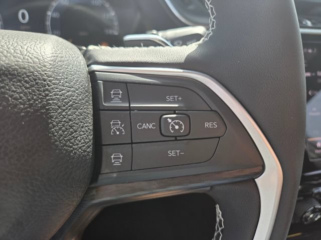 Used 2025 Diamond Black Crystal Pearlcoat Jeep Altitude X image 22