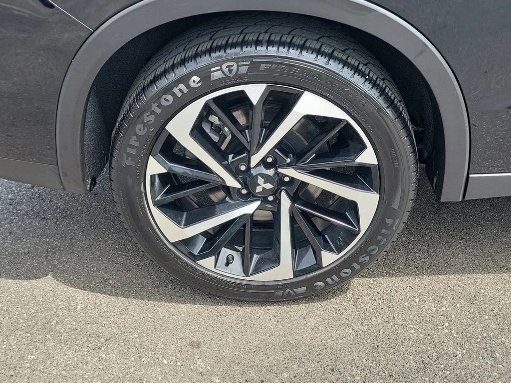 Used 2024  Mitsubishi SE image 6