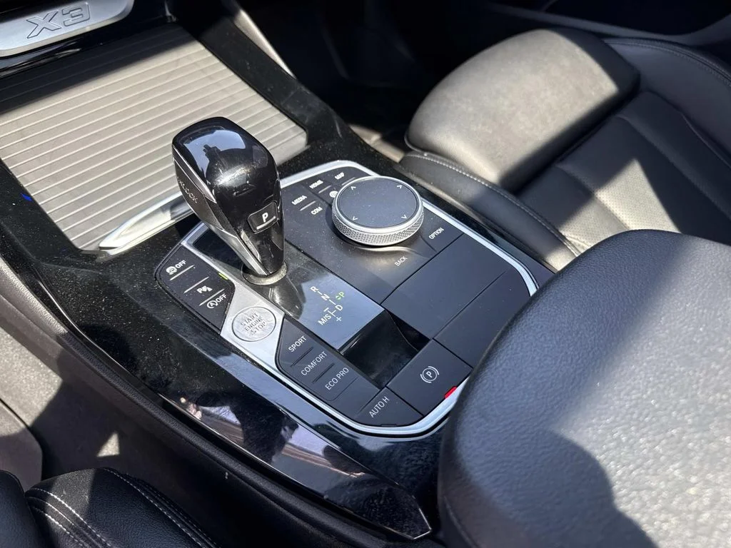 Used 2022 Black BMW sDrive30i image 18