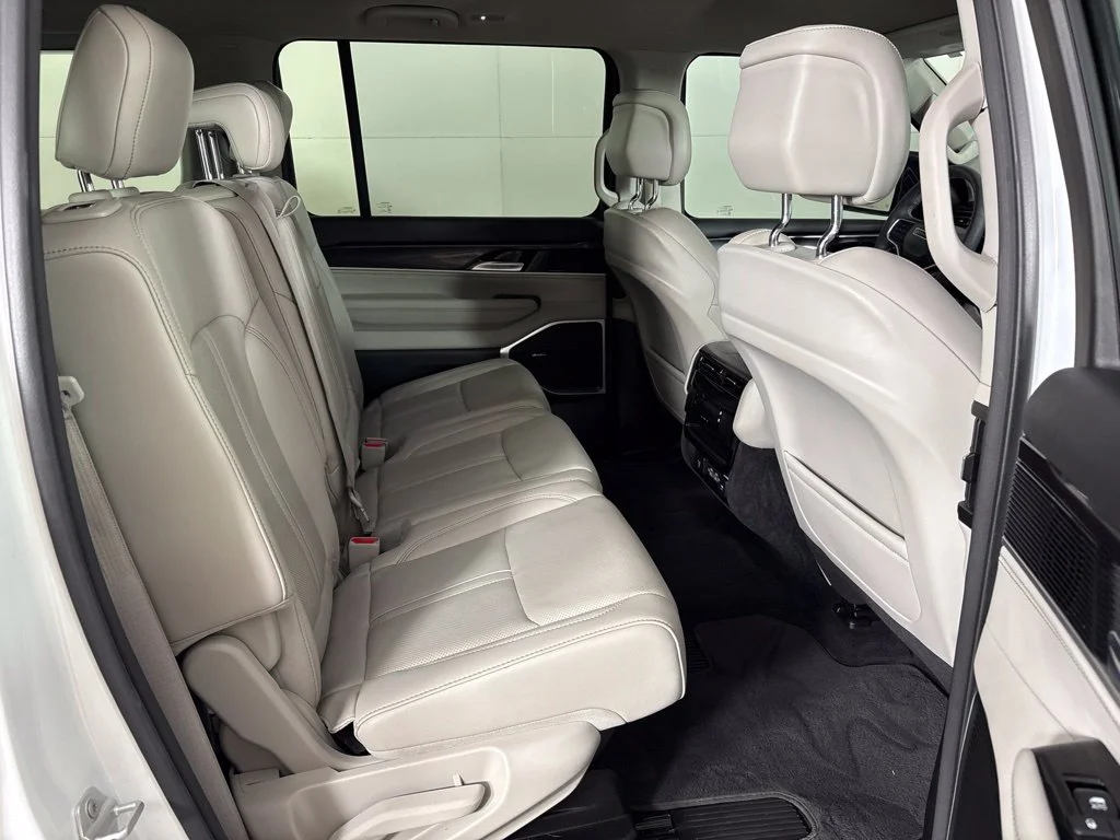 Used 2023 White Jeep Base image 21