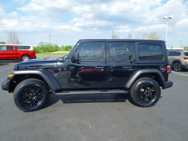 Used 2022 Black Jeep Unlimited Sport Altitude image 3