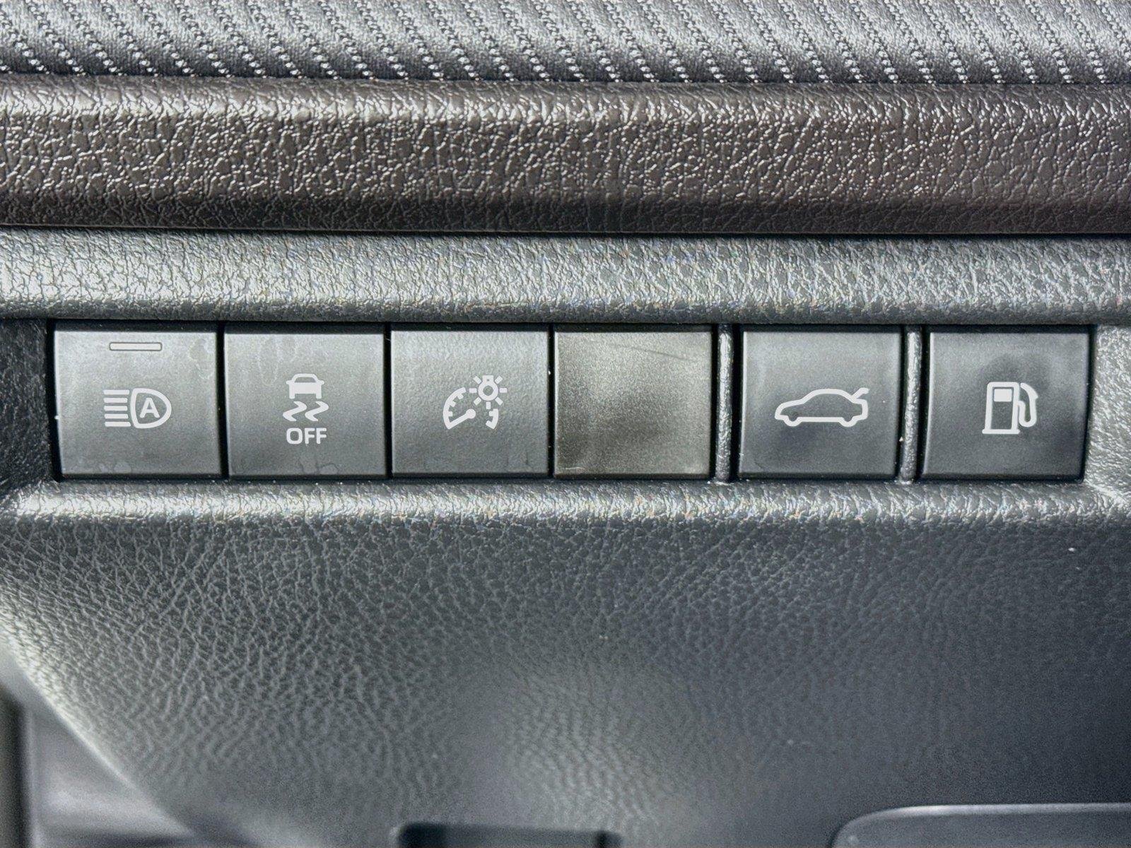 Certified Used 2025 Ice Cap Toyota SE image 15