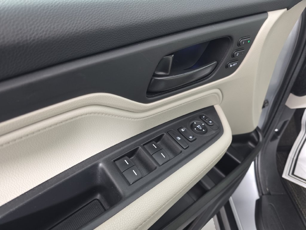 Used 2025  Honda EX-L image 10