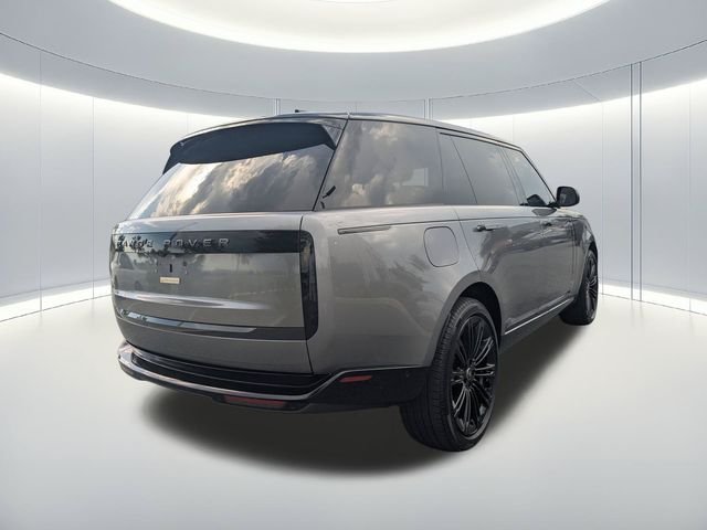 Used 2025 Eiger Grey Metallic Land Rover SE image 5