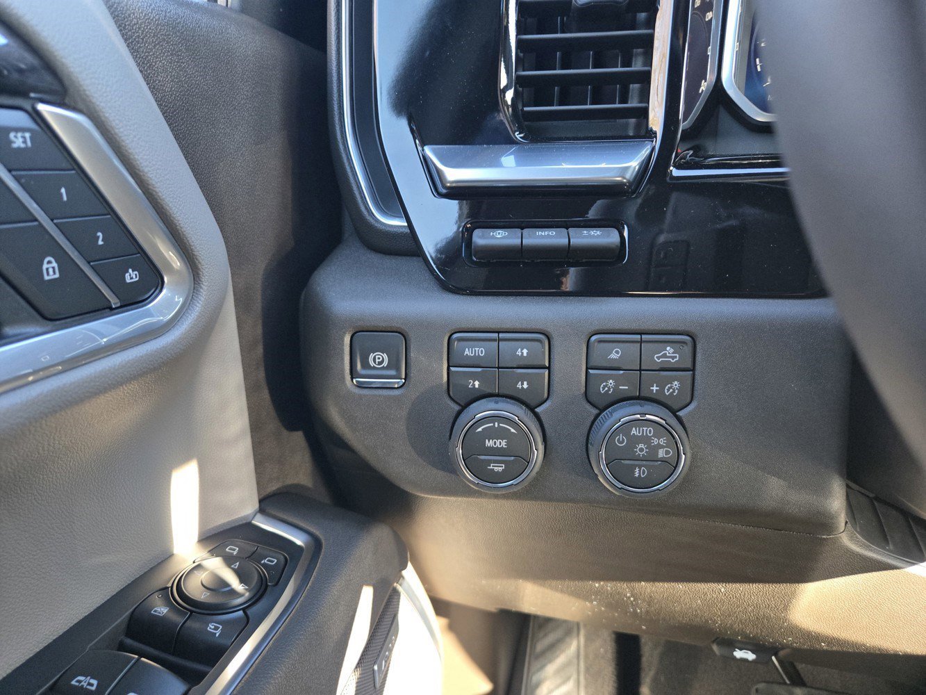 2026 Chevrolet Silverado 1500 LTZ - Photo 13