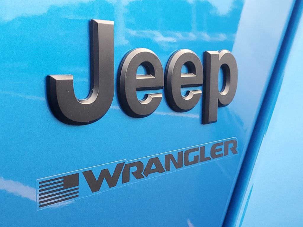 New 2026 Hydro Blue Pearl-Coat Exterior Paint Jeep Sahara image 6