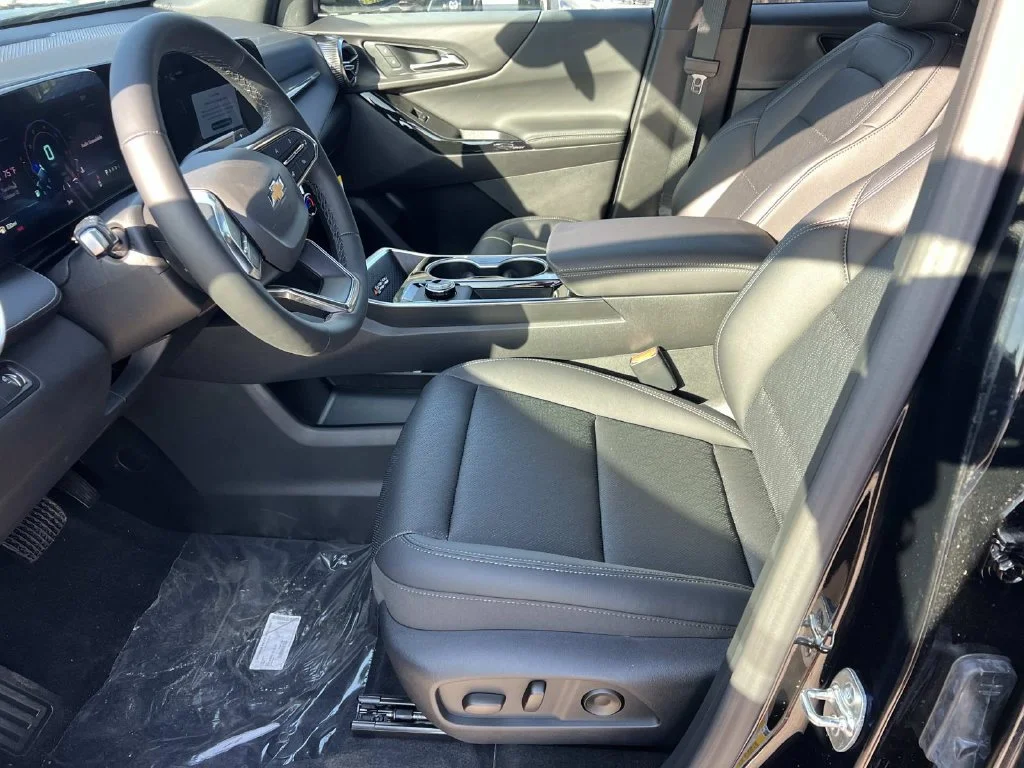 2027 Chevrolet Equinox LT - Photo 13
