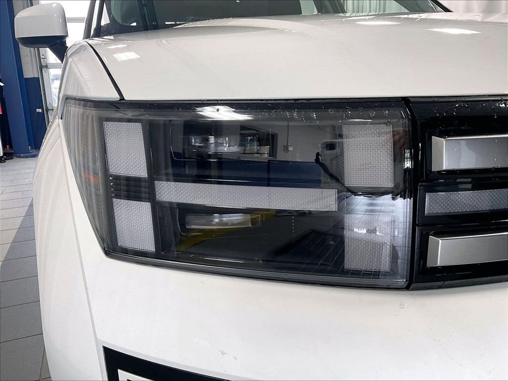 Used 2026 White Hyundai SE image 33