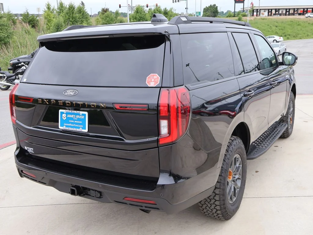 New 2026 Agate Black Metallic Ford Tremor® image 5