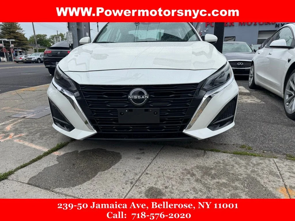 Used 2024 White Nissan 2.5 SV image 3
