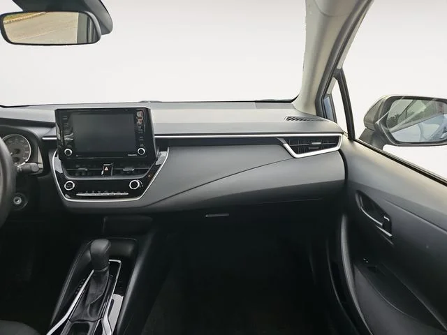 Used 2022  Toyota LE image 9