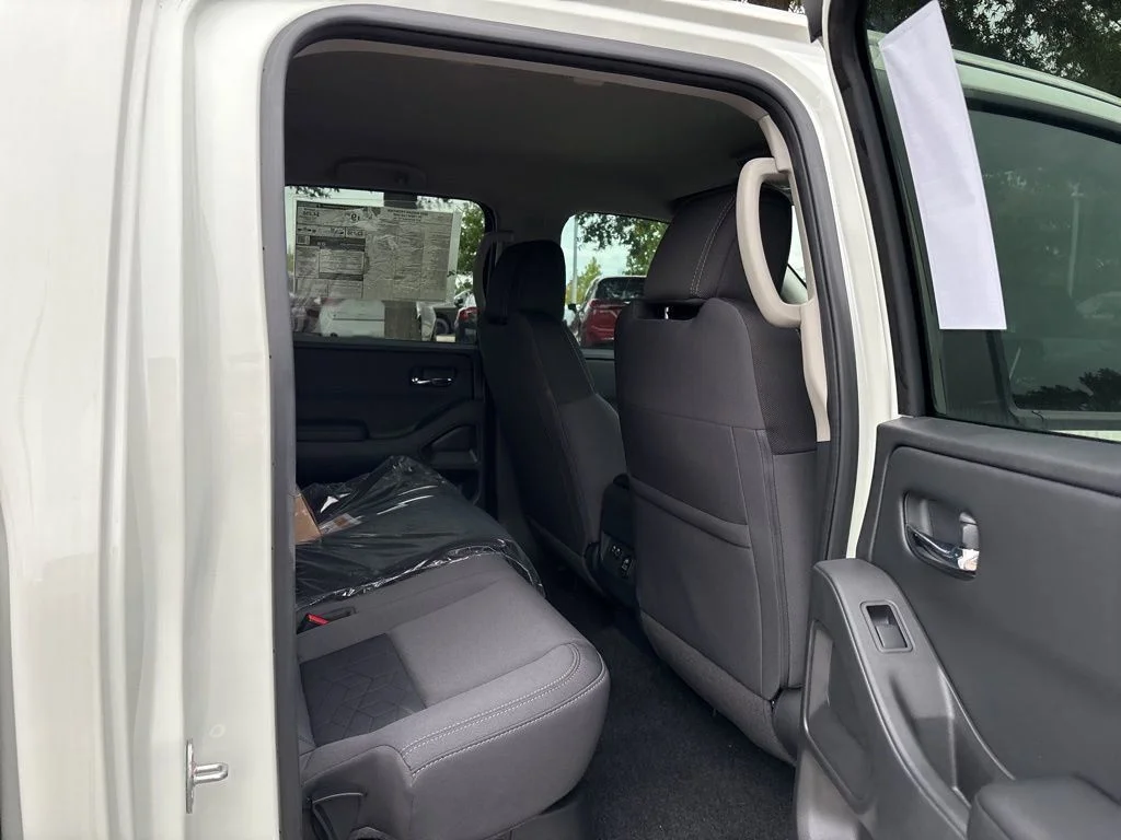 2025 Nissan Frontier SV - Photo 18